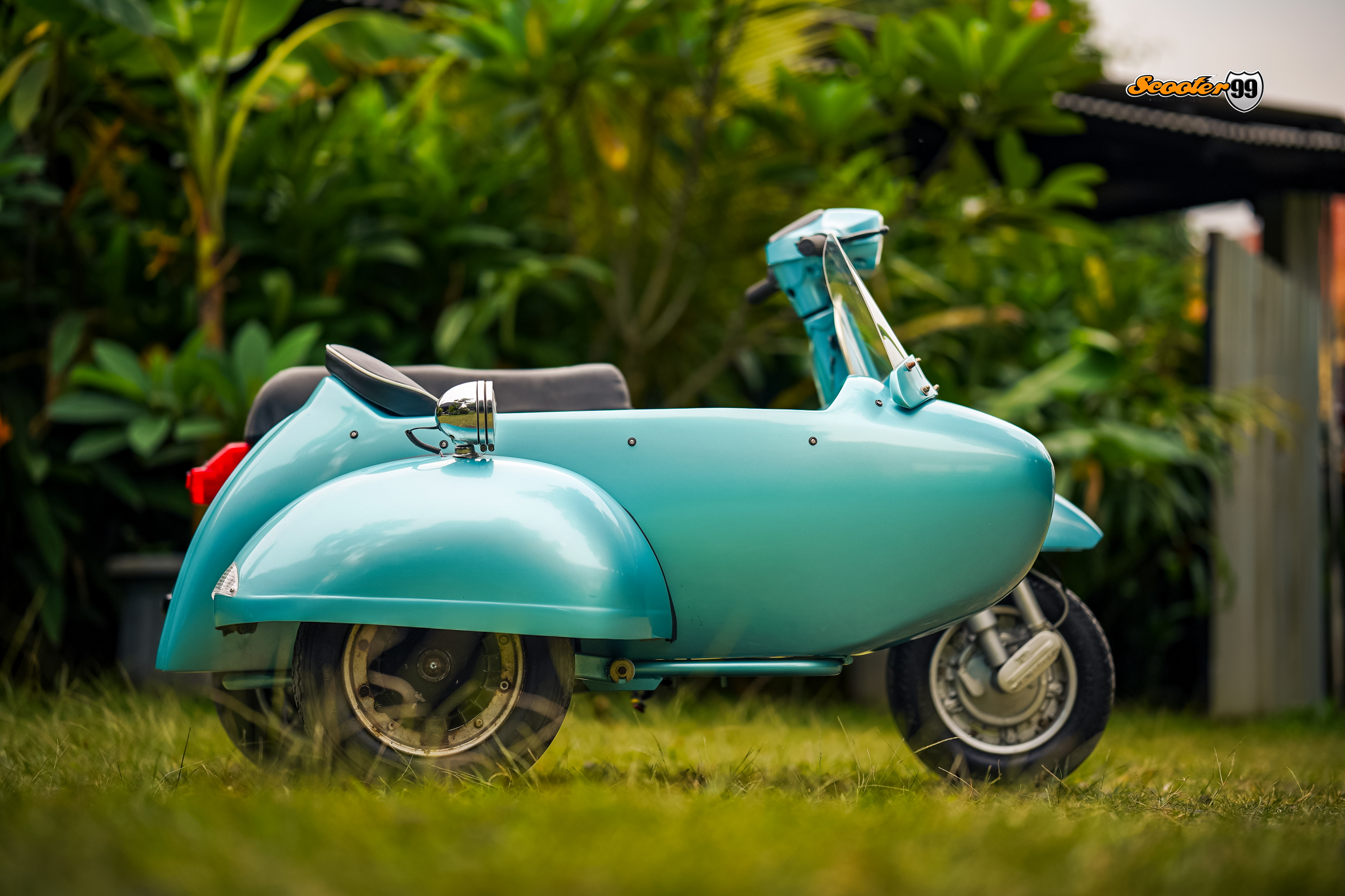 Vespa PX150 Sky Blue with Sidecar – front angle